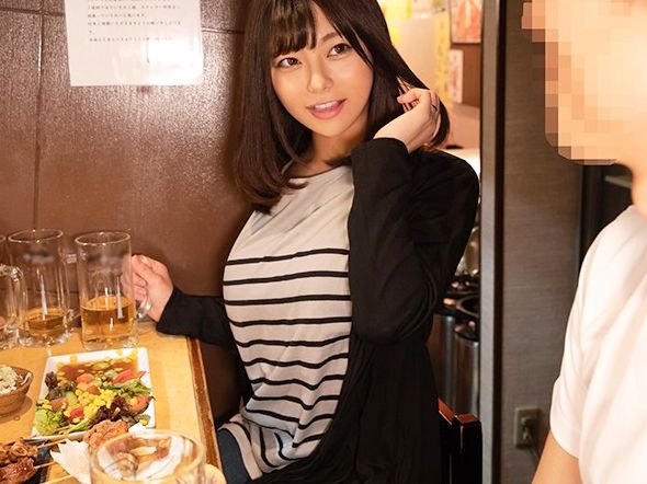 【人妻×中出し】居酒屋でエロ可愛い美女をナンパ！他人チンコをフェラチオさせて騎乗位でザーメン発射…♡